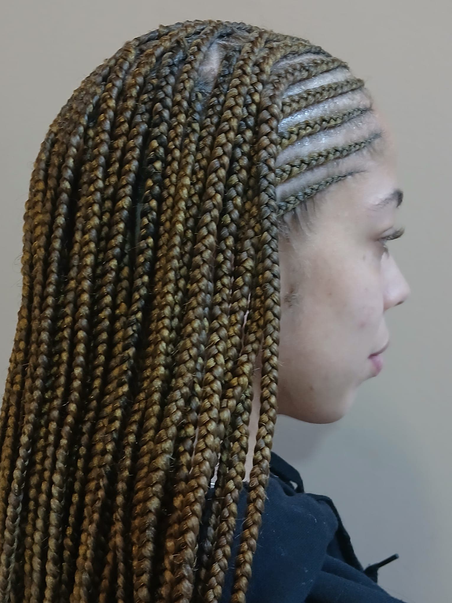 Trabajo real hecho en el salón Trenzas Babel
